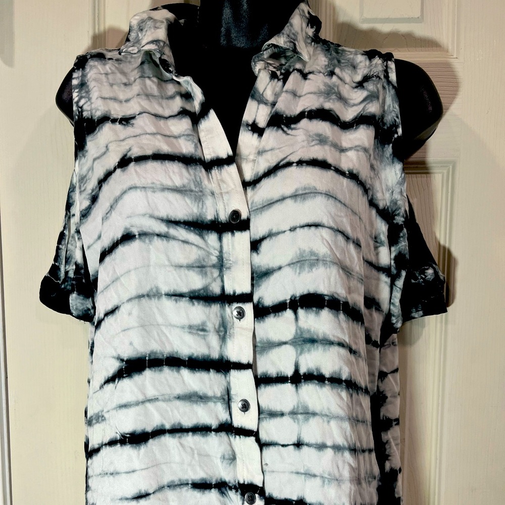 Rock & Republic open shoulder blouse small NWT C118